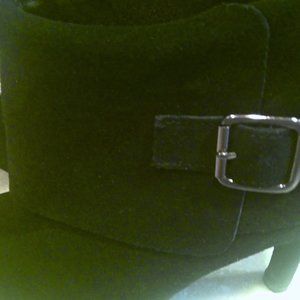 KENNETH COLE BLACK SUEDE SHORT BOOTIE WITH BUCKLE ON SIDE-9M